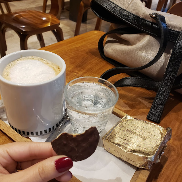 Cafe Con Leche Y Alfajor