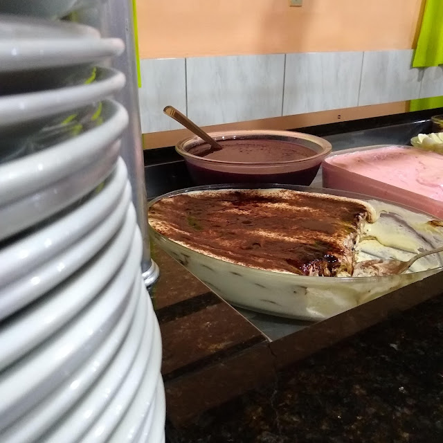 Mousse de Maracujá Mousse de Morango Sagu de Vinho Tinto Arroz Com Leite