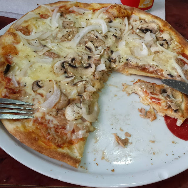 Pizza Funghi Tonno