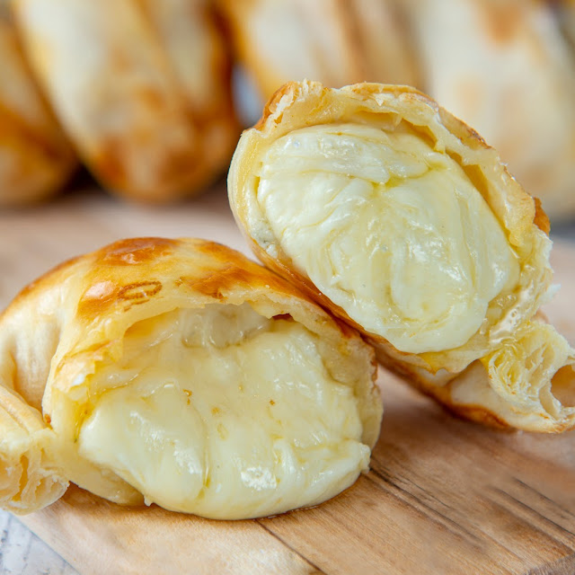Empanada de Cebolla Y Queso