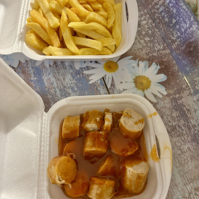 Currywurst Mit Pommes