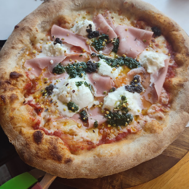 Pizza Napoletana Mortadela Tartufata