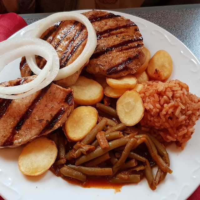 Schweinesteak Mit Kartoffeln Und Bohnen