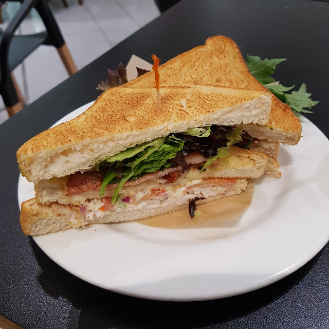 Chicken & Bacon Club Sandwich w Chips