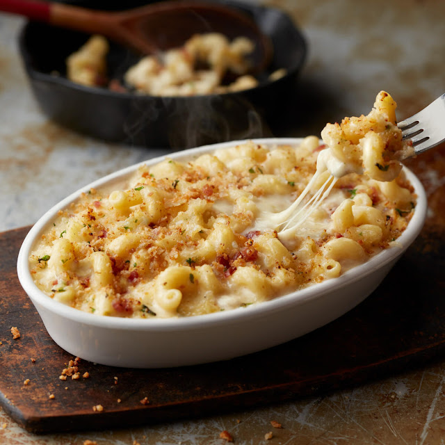 Longhorn's Steakhouse Mac & Cheese with Applewood Smoked Bacon and Four Cheeses