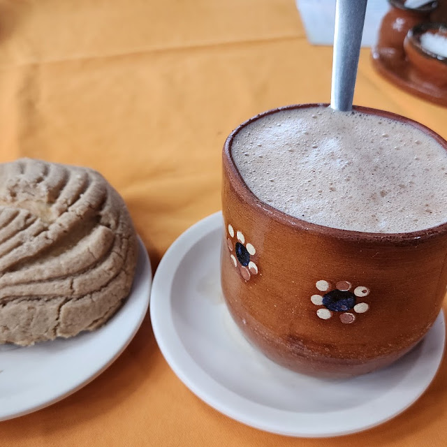 Concha Y Chocolate