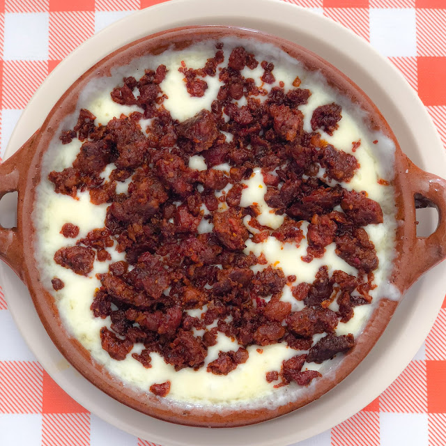 Queso Fundido Con Chorizo