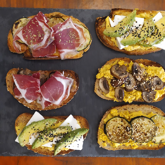 Tostadas Variadas Jamón Ibérico Salmón E Y Tbm Veganas