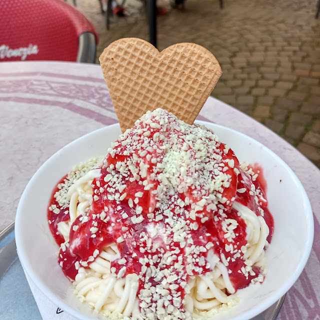 Spaghetti Eis Mit Erdbeeren