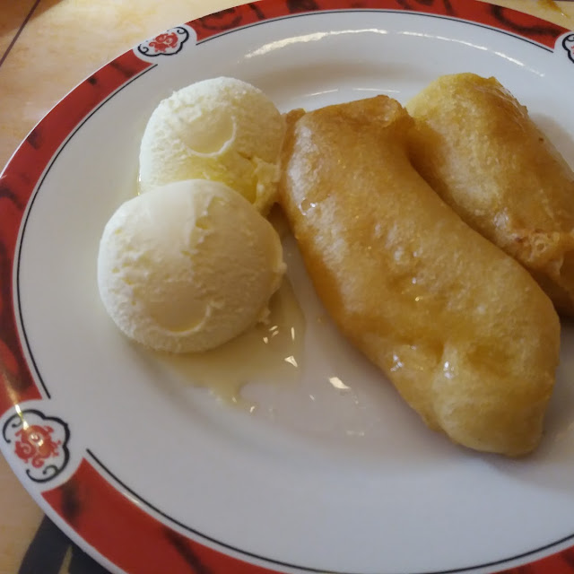 Gebackene Banane Mit Honig Und Vanilleeis