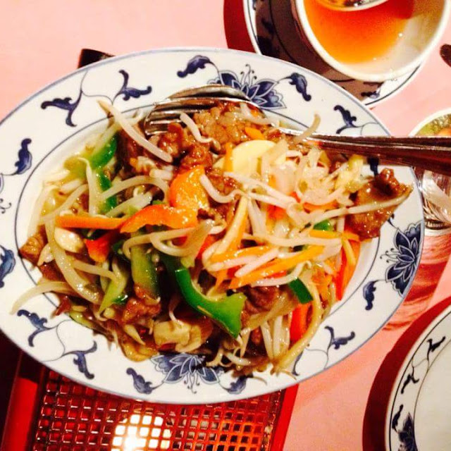 Rindfleisch Nach Szechuan Und Ente Süß Sauer