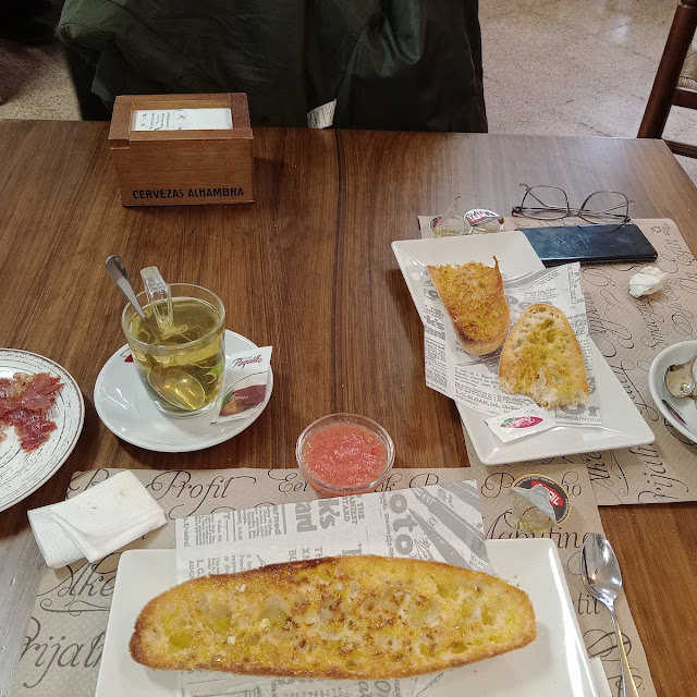 Tostada Con Ajo Aceite Y Jamón A la Plancha