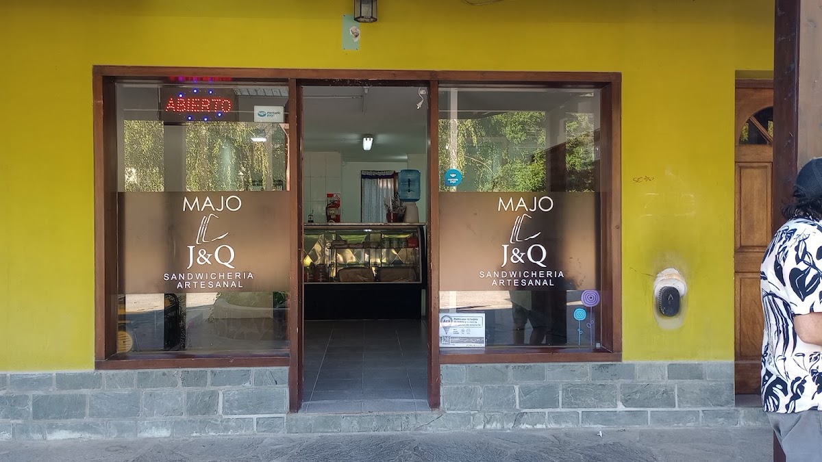 Majo J & Q Sandwicheria