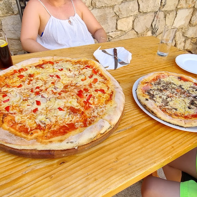 Lovačka I Mješana Pizza