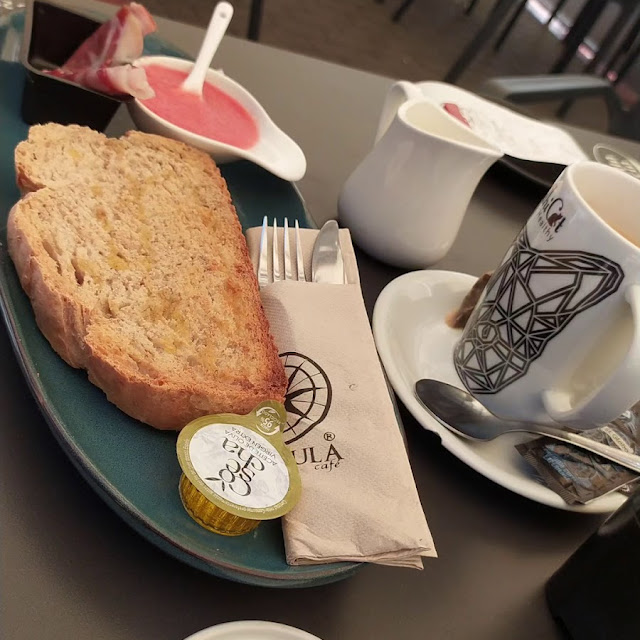 Tosta de Jamón Ibérico Y Tomate