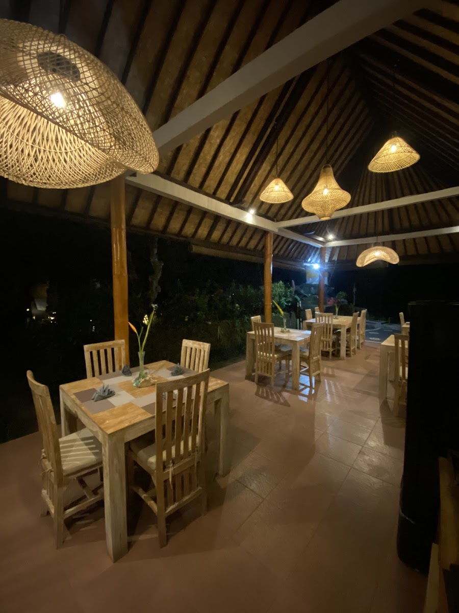 Warung Ngetis, Grill & Chill