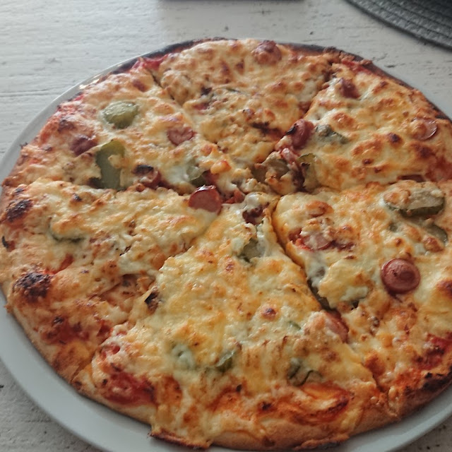 Jedes Pizza