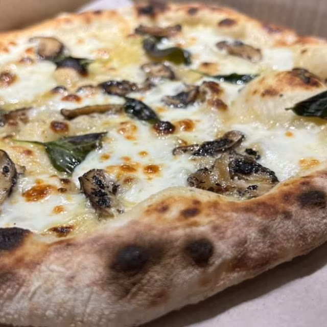 Tartufo E Funghi Pizza