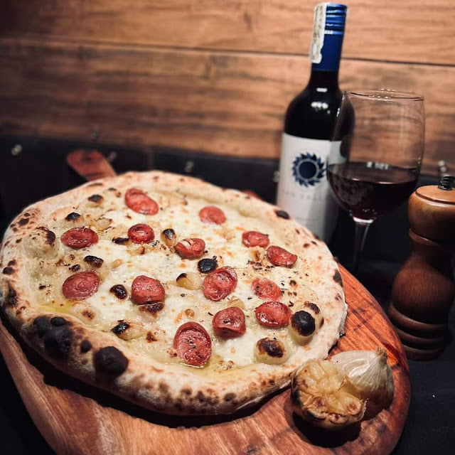 Italian Sausage with Roasted Garlic Pizza