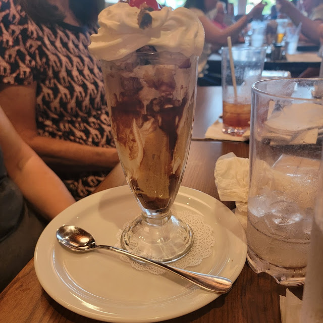 Peanut Butter Ice Cream Sundae