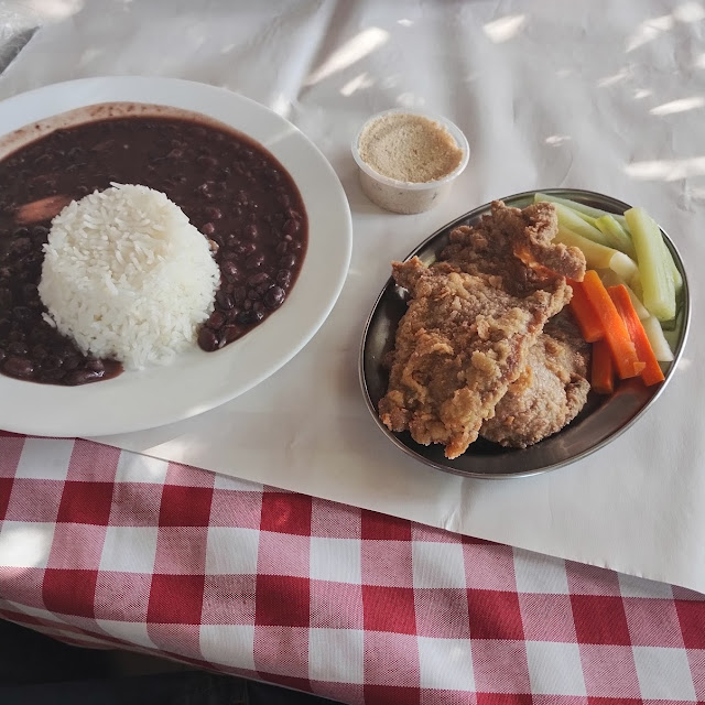 Bife A Milanesa Com Legumes Cozidos