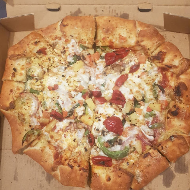 Cheesy Garlic Pizza Vegetariana