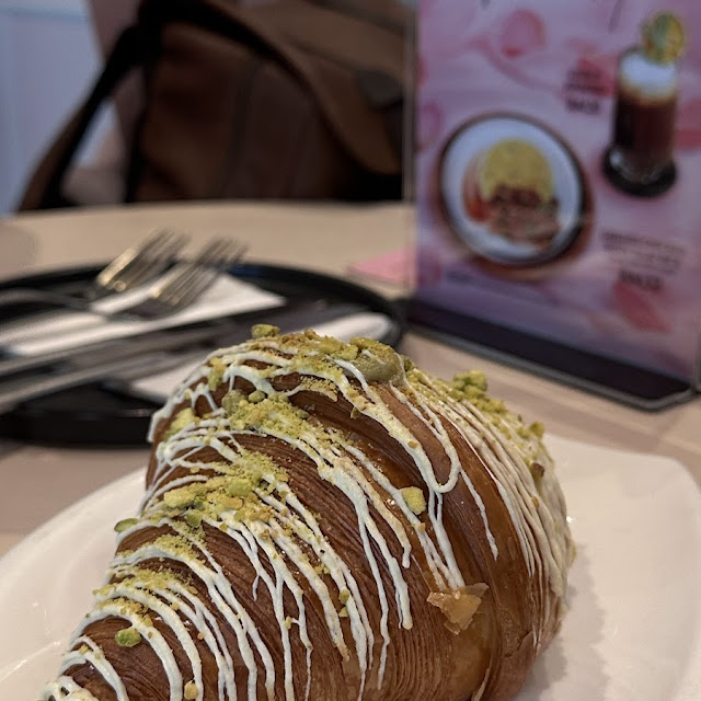 Круассан С Фисташкой