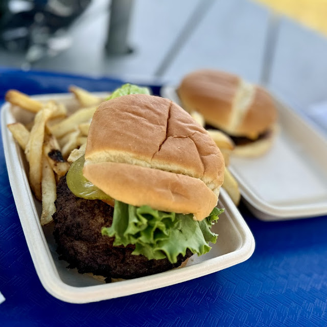 Hamburger with Frenche Fries