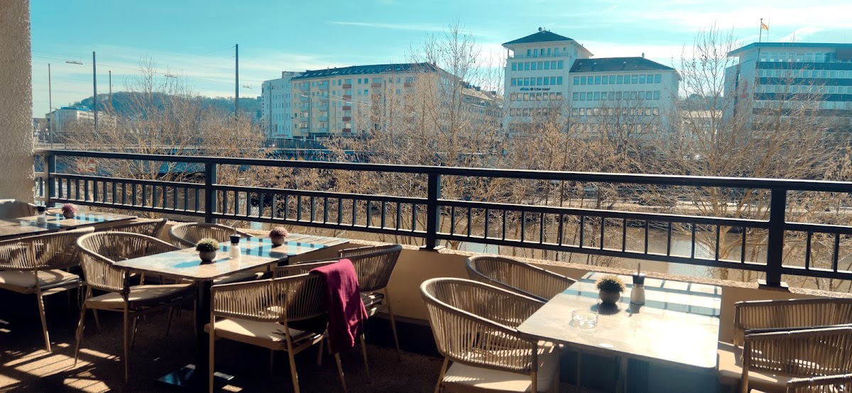 cafe de luxe