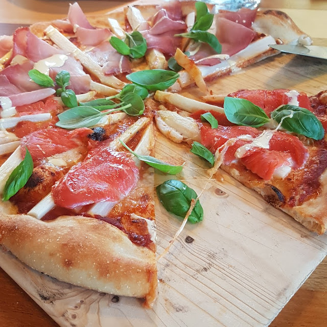 Spargel Und Lachs Pizza