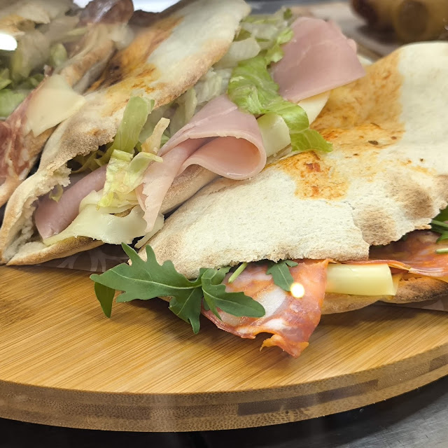 Piadina Crudo Mozzarella Caprese