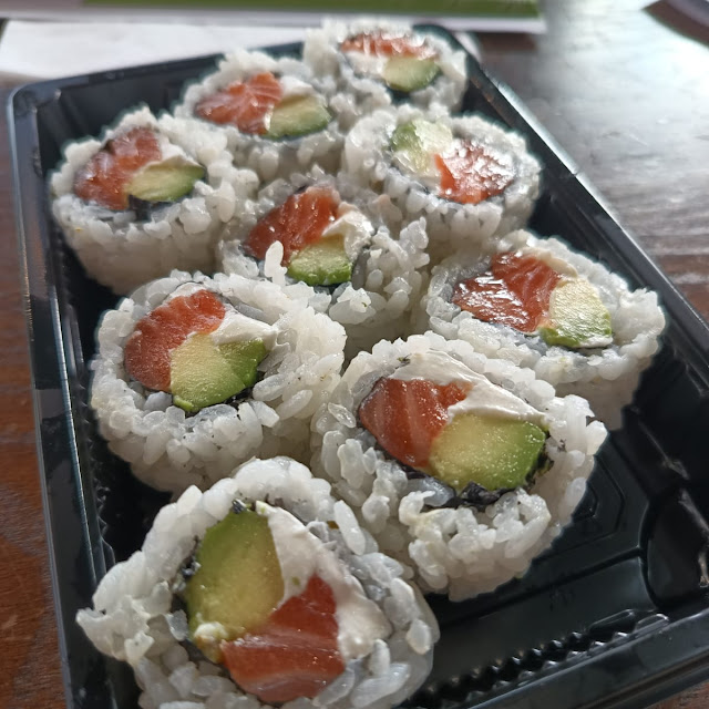 Sushi Salmon Cheese Avocado Roll
