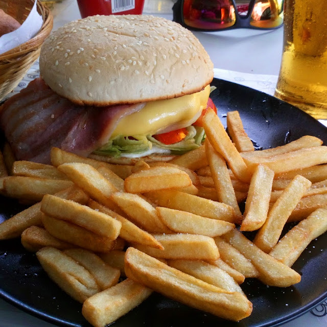 Hampurilainen Pekonilla