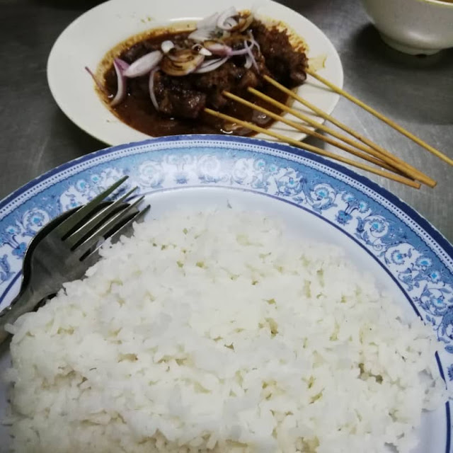 Sate Kambing Sate Ayam Dan Nasi Putih