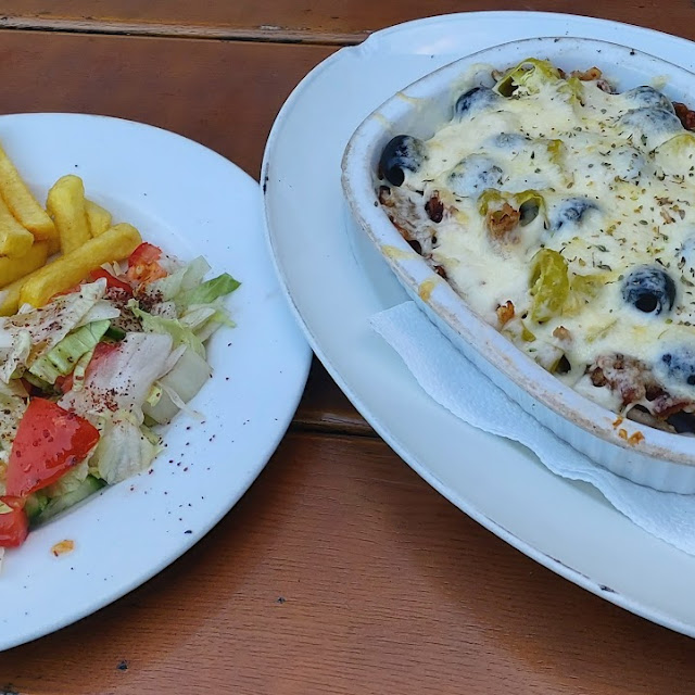 Döner Überbacken Mit Oliven Und Peperoni