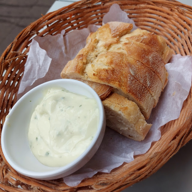 Bread & Aioli