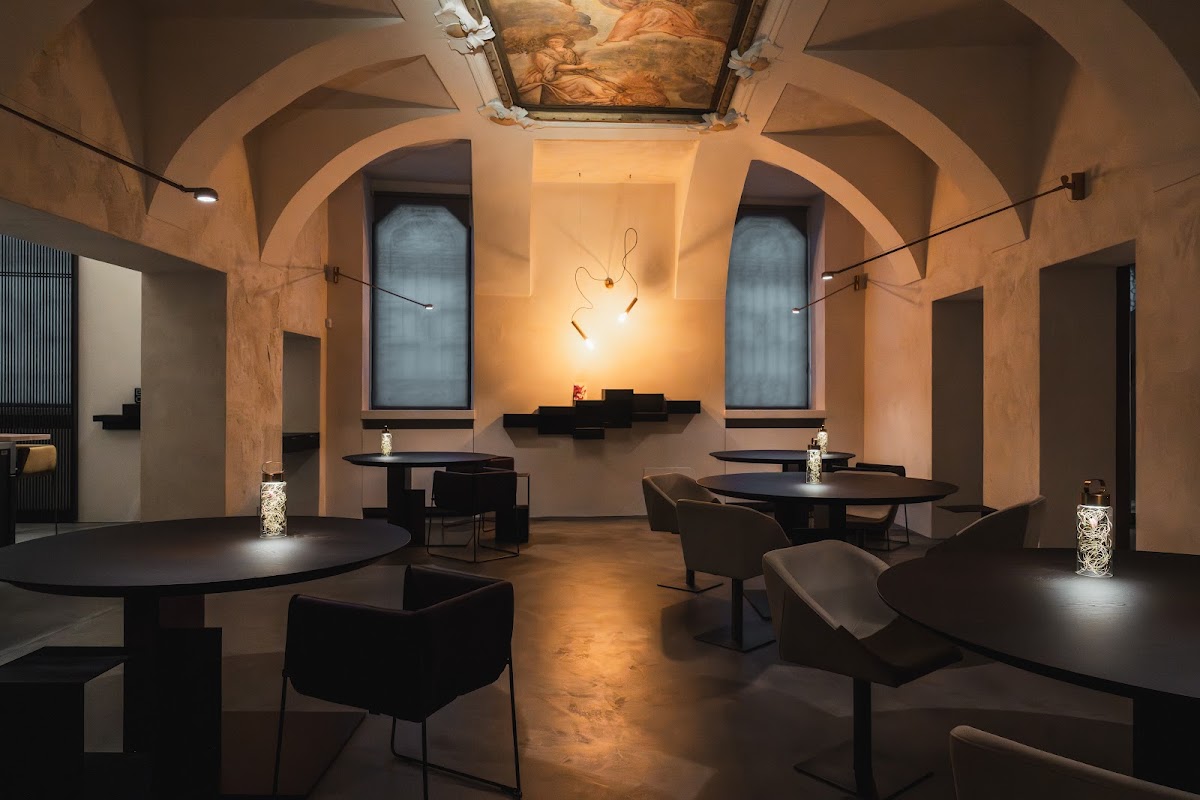 REBIS Restaurant