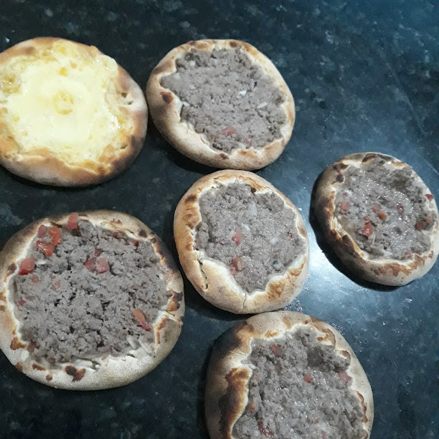 Esfirra de Carne E Esfirra de Frango Com Catupiry