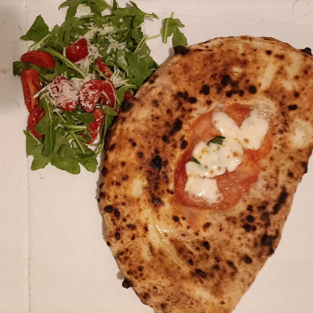 Calzone Napoletano