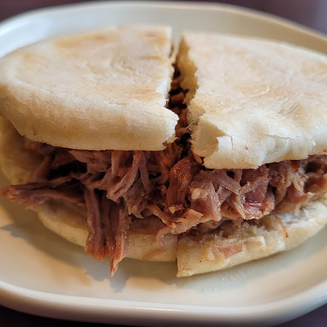 Xi'an Stewed Pork Burger 肉夹馍