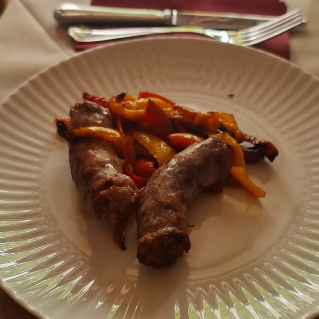 Salsiccia Con Contorno Di Peperoni