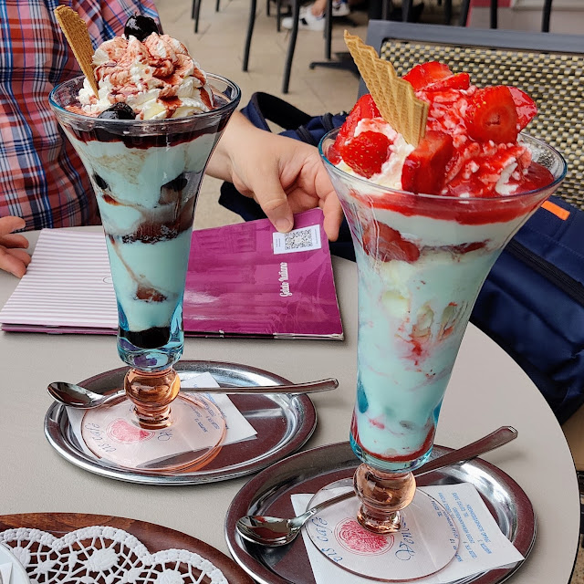 Amarenabecher Und Erdbeerbecher