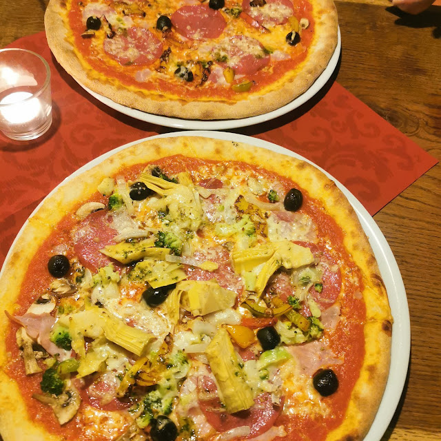 Pizza Funghi Mit Ruccola