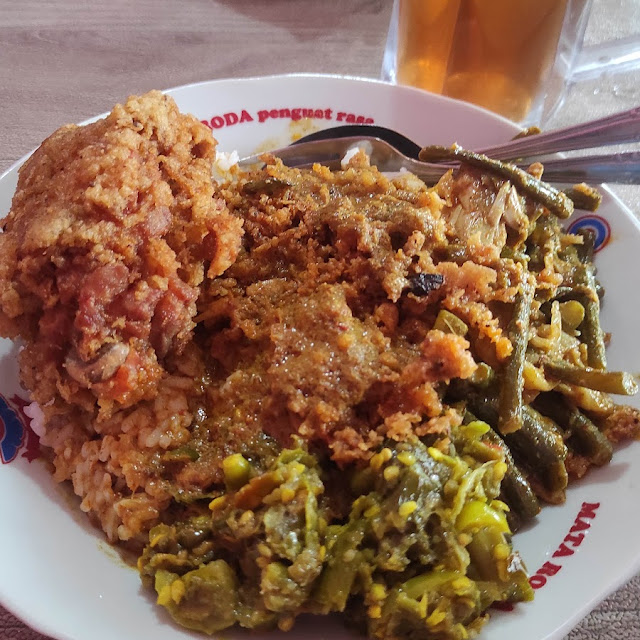 Nasi Ayam Goreng