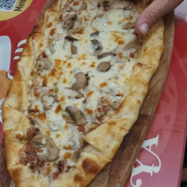 Pide de Carne Picada Y Champiñones A la Plancha