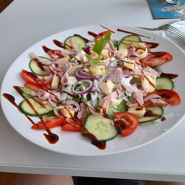 Herzhafter Salat Teller