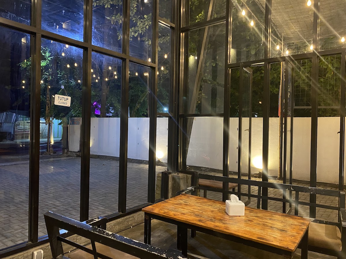 IRONS Cafe & Waterpark