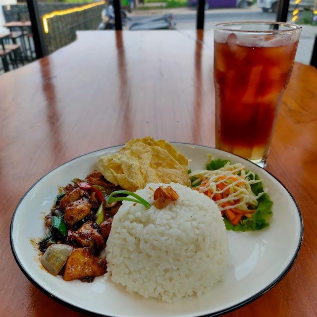 Nasi Ayam Lada Hitam