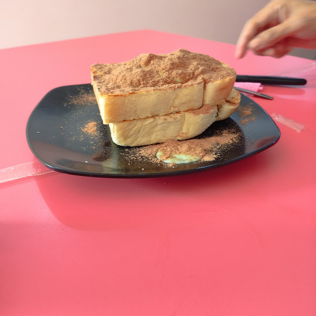 Roti Bakar Avocado Milo