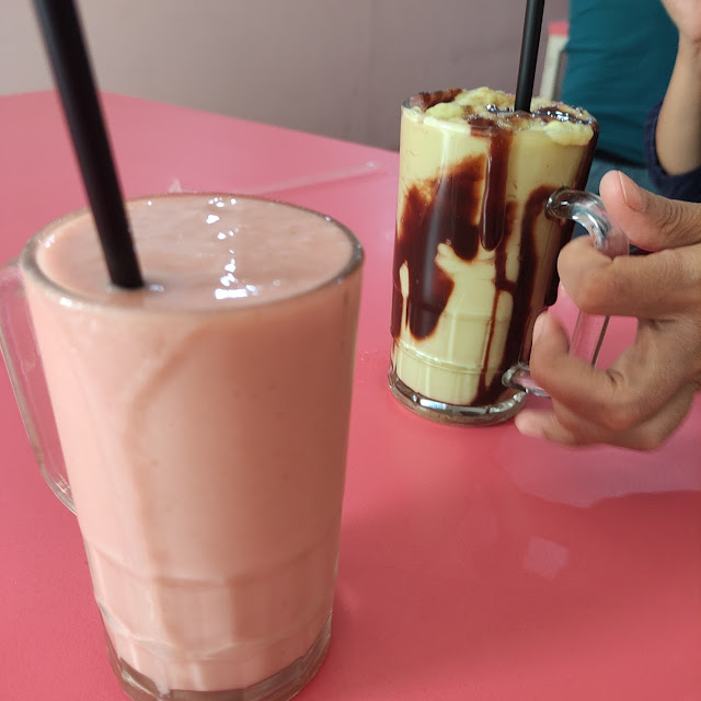 Jus Alpukat Dan Jus Jambu